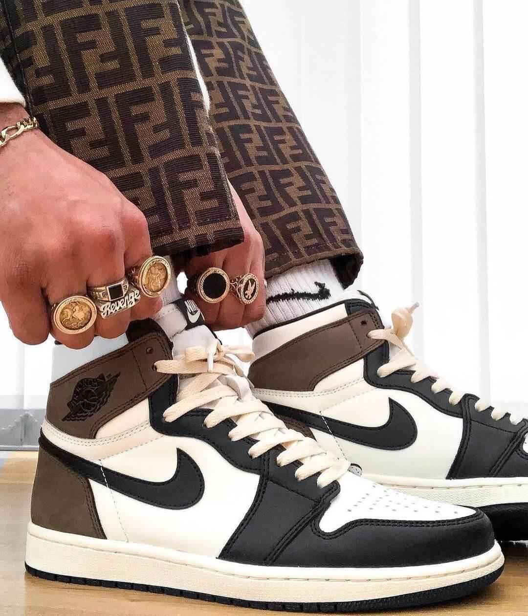 Air Jordan 1 Dark Mocha Sneakers - Style Meets Performance