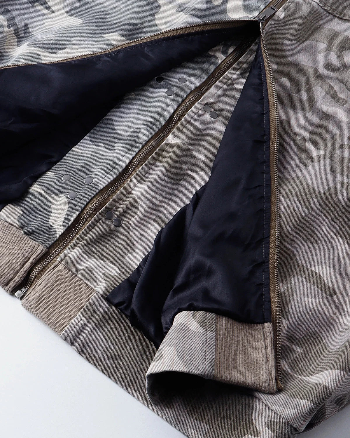 Omygoods Camo Metal Clasp Bomber Jacket