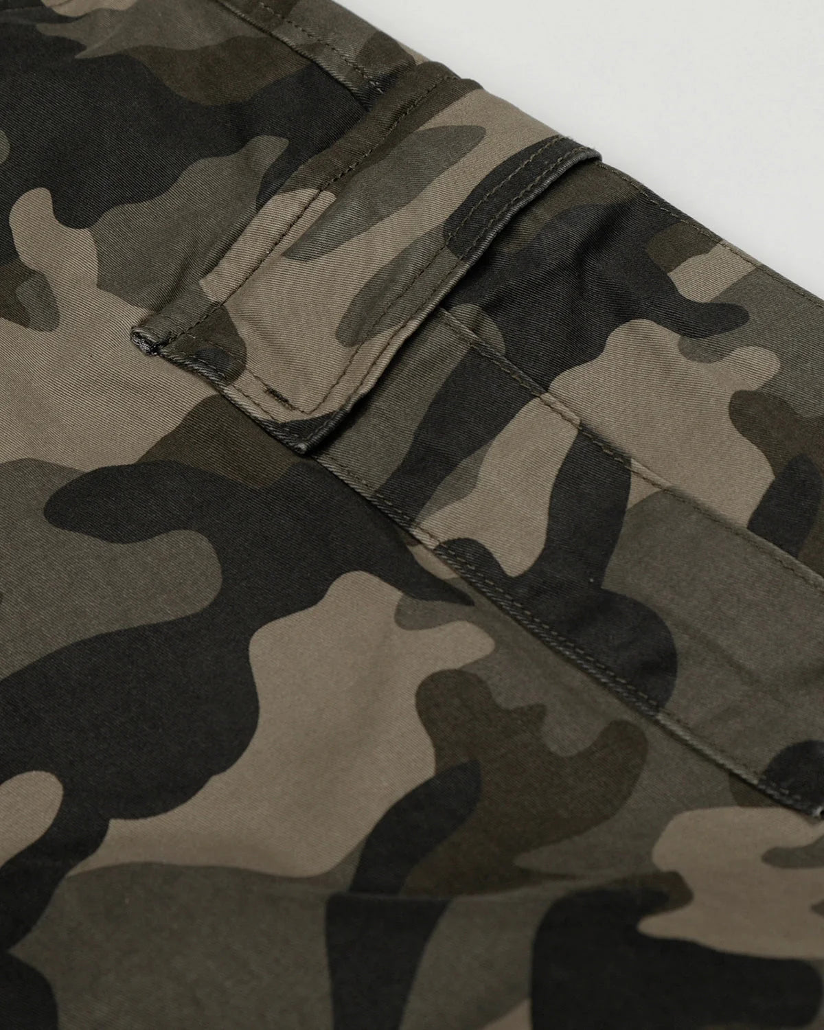 Omygoods Multi-Pockets Camo Barrel Cargo Pants