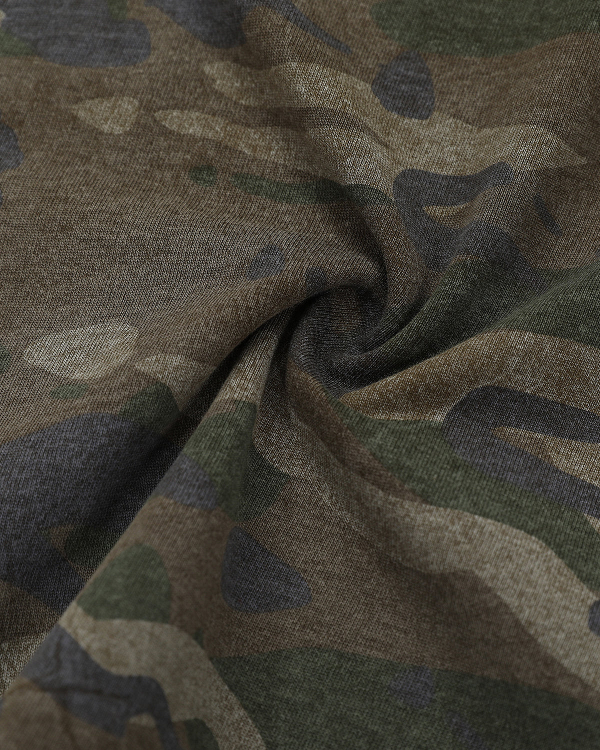 Omygoods Vintage Camo Patch Graphic T-Shirt
