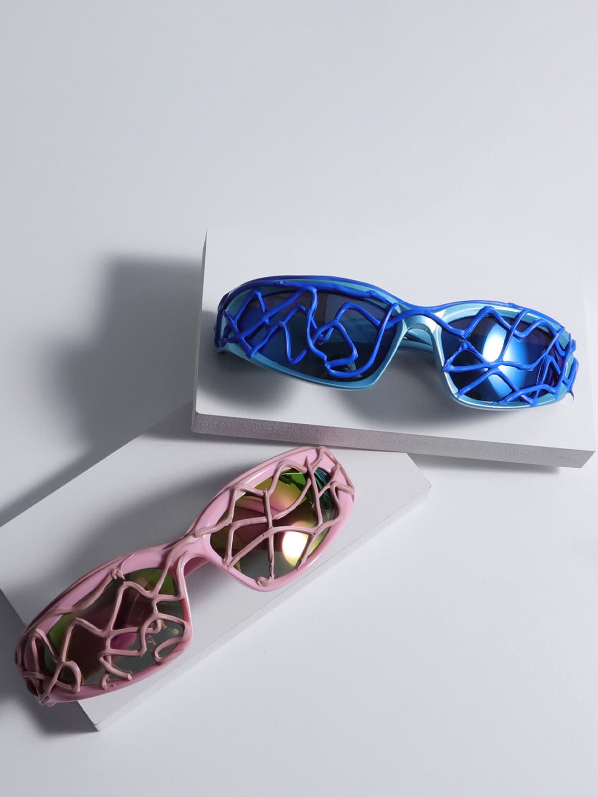 Omygoods Futuristic Wavy Frame Sunglasses