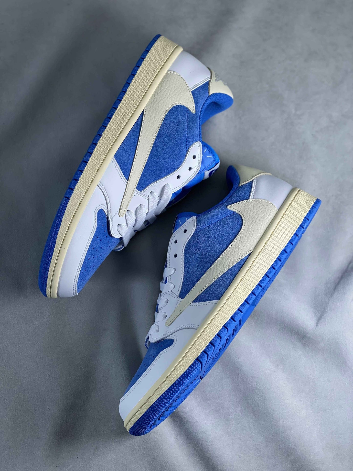 Air Jordan 1 Travis Scott Edition Heritage - Limited Azure Blue & Frost White