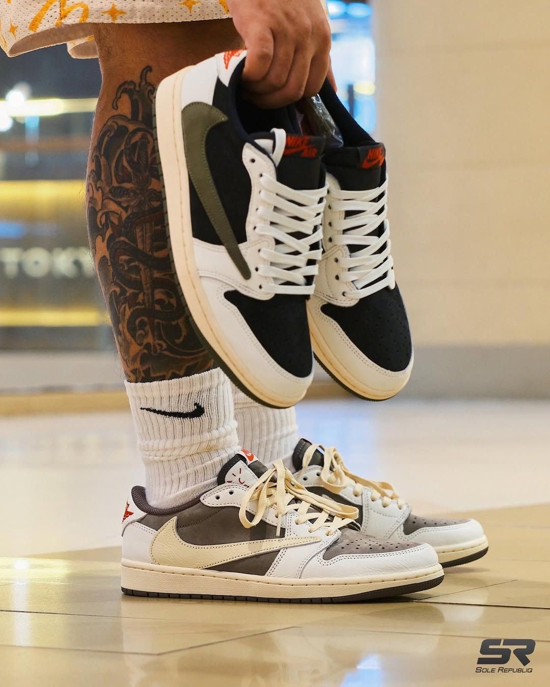 Air Jordan 1 Travis Scott Olive Wmns Limited Edition Retro Low OG Sneakers - Luxuryurbanwear
