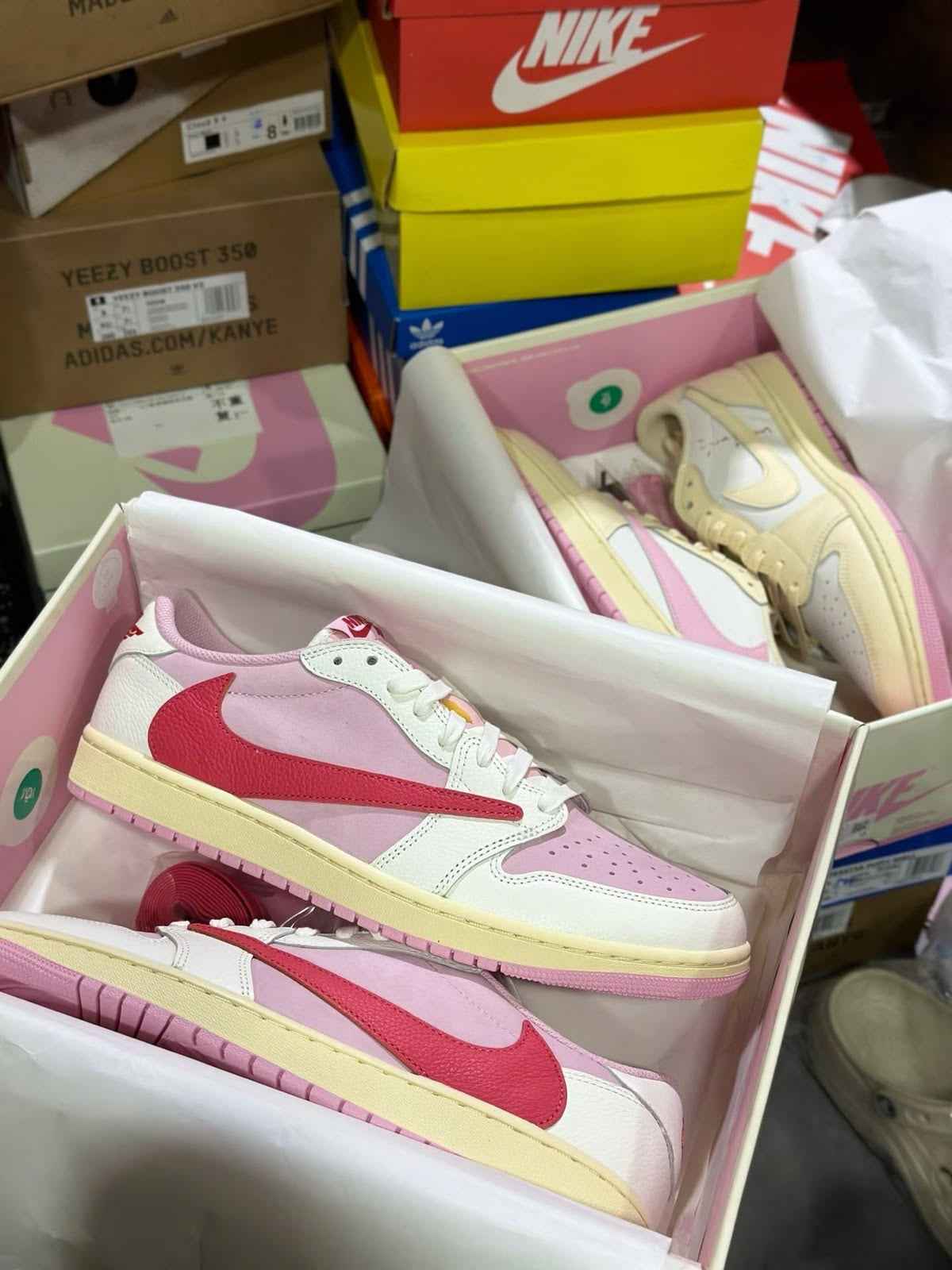 Travis Scott × AJ1 Low "Shy Pink"