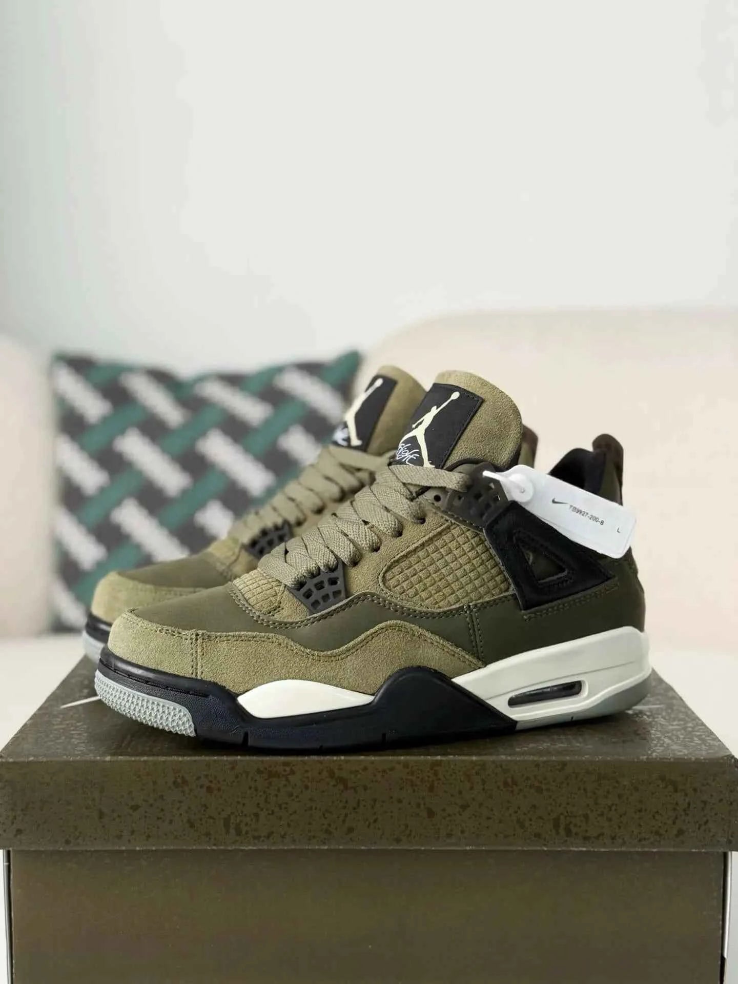 Air Jordan 4 Retro SE Craft – Elevate Your Sneaker Game