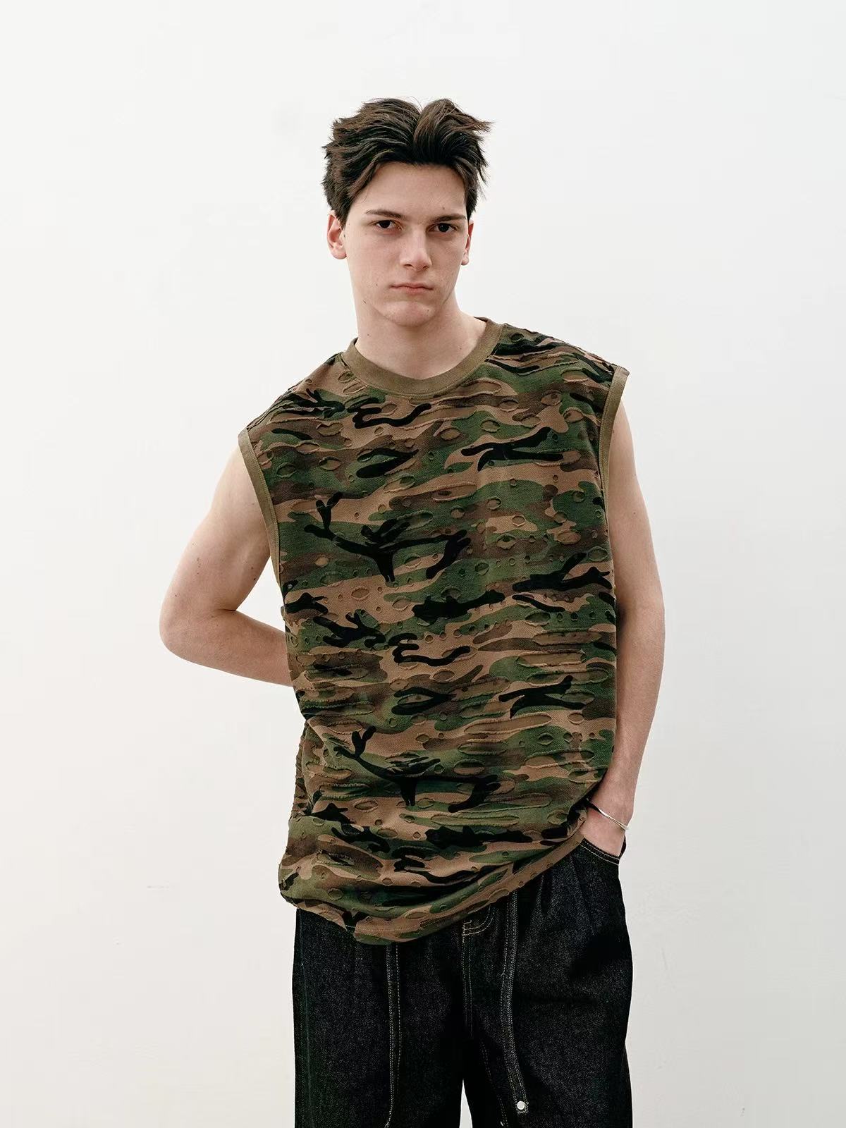 Distressed Camo Sleeveless Tank Top - OMYGOODS