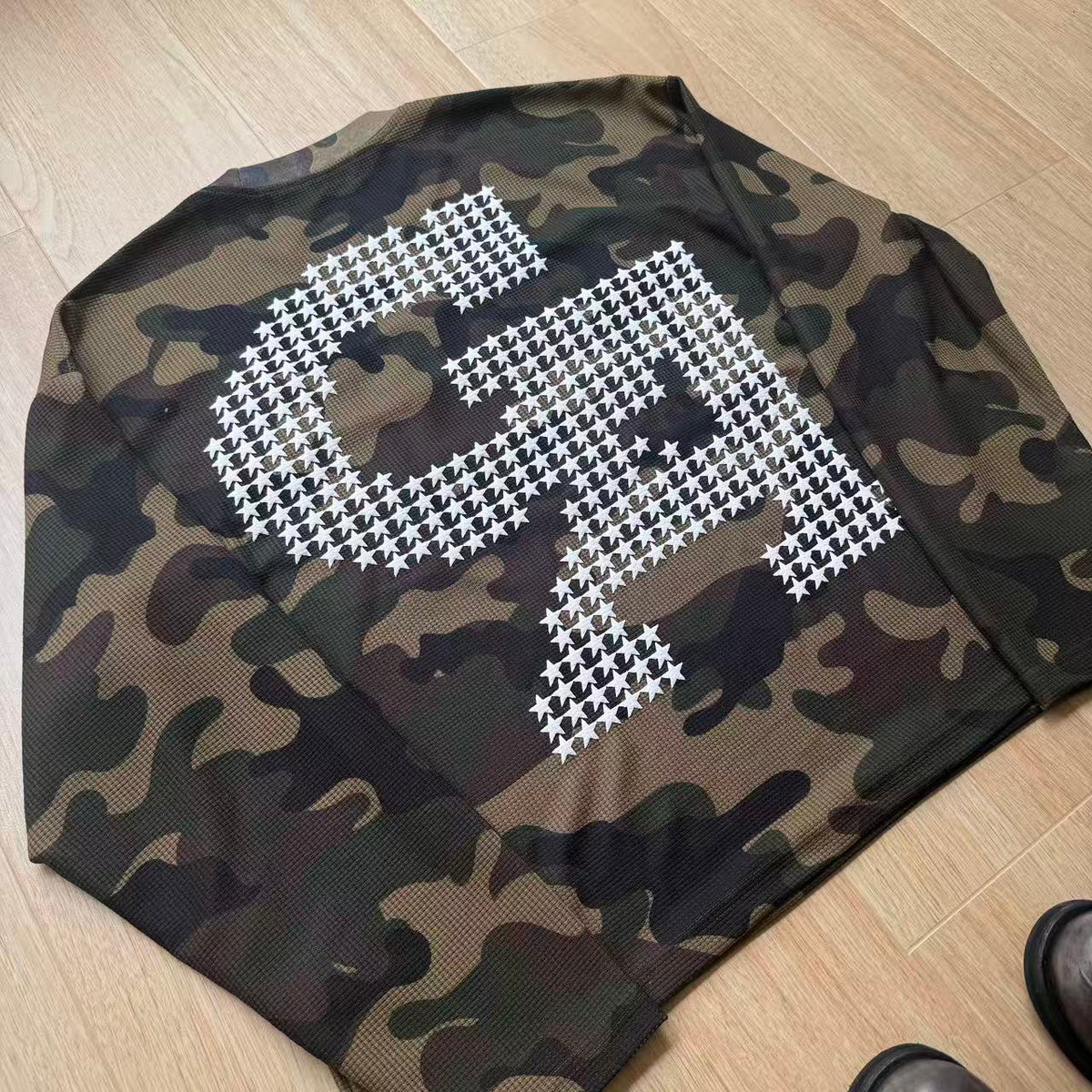 Vintage Camo Front & Back Letter Graphic Waffle Knit Long Sleeve - OMYGOODS