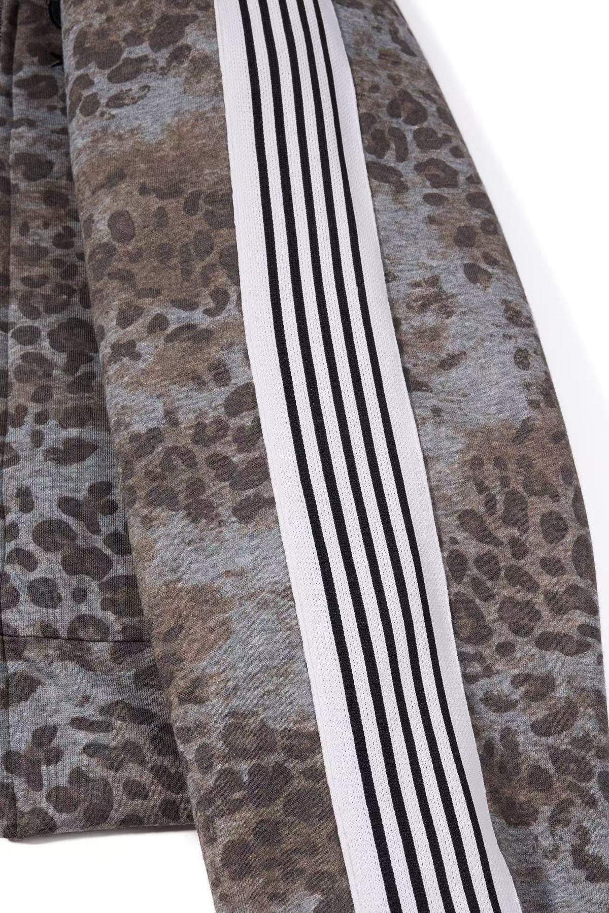 Cropped Vintage Leopard Tiger Embroidery Striped Sleeve Hooded Jacket - OMYGOODS