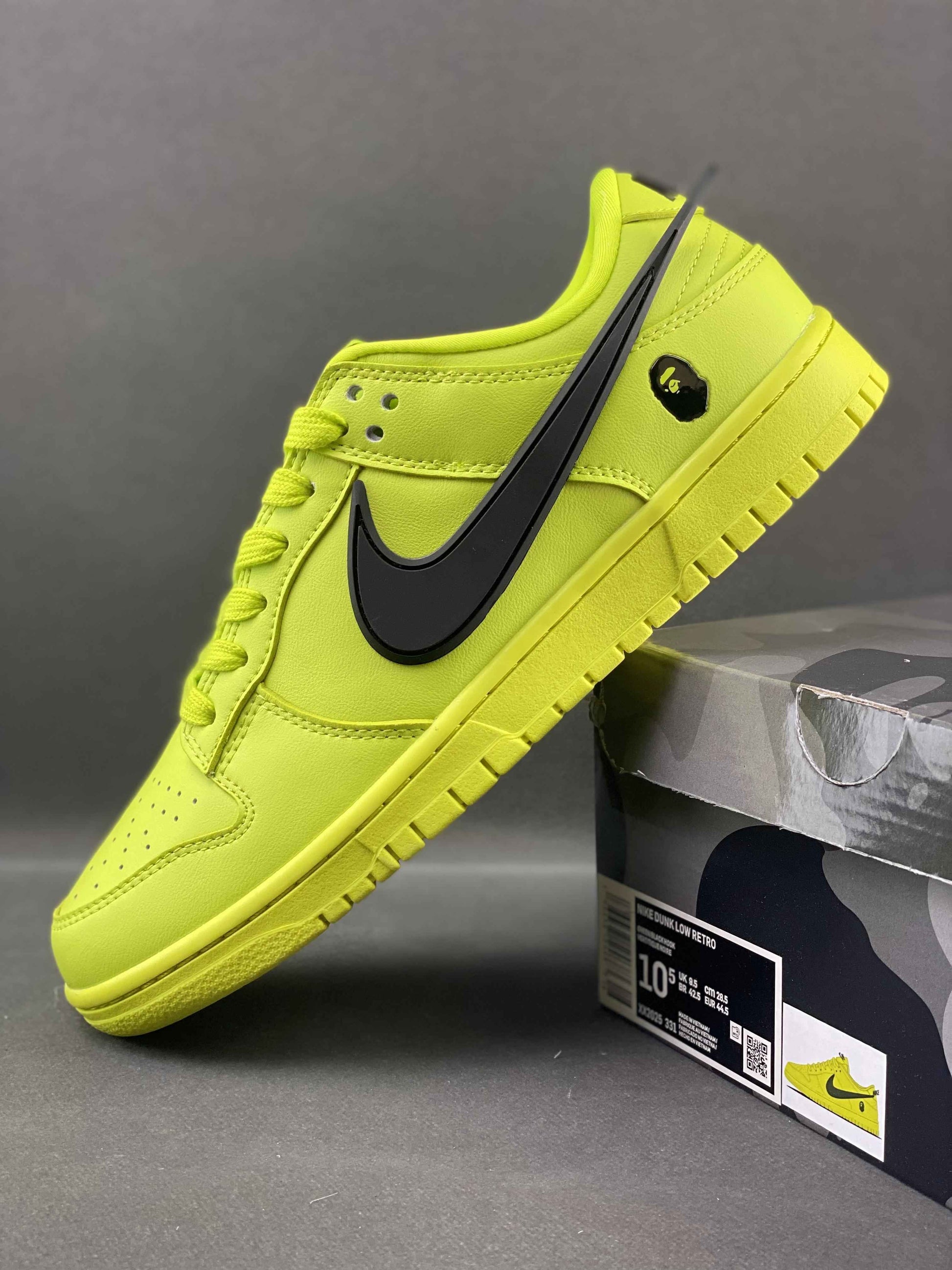 SB Dunk X BAPE XX2025-331 - Limited Edition Sneaker