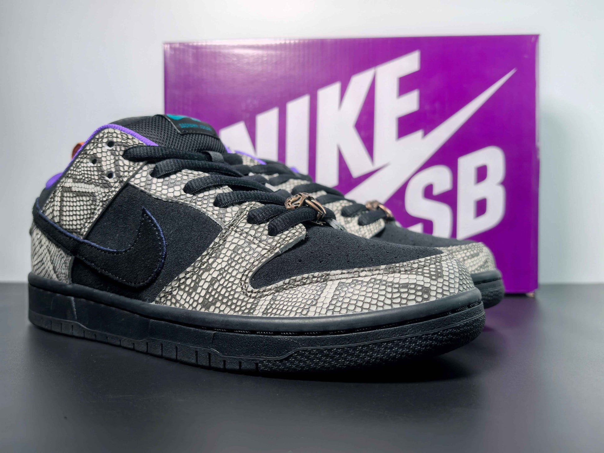 Dashawn Jordan Dunk SB DUNK LOW - Limited Edition Sneaker