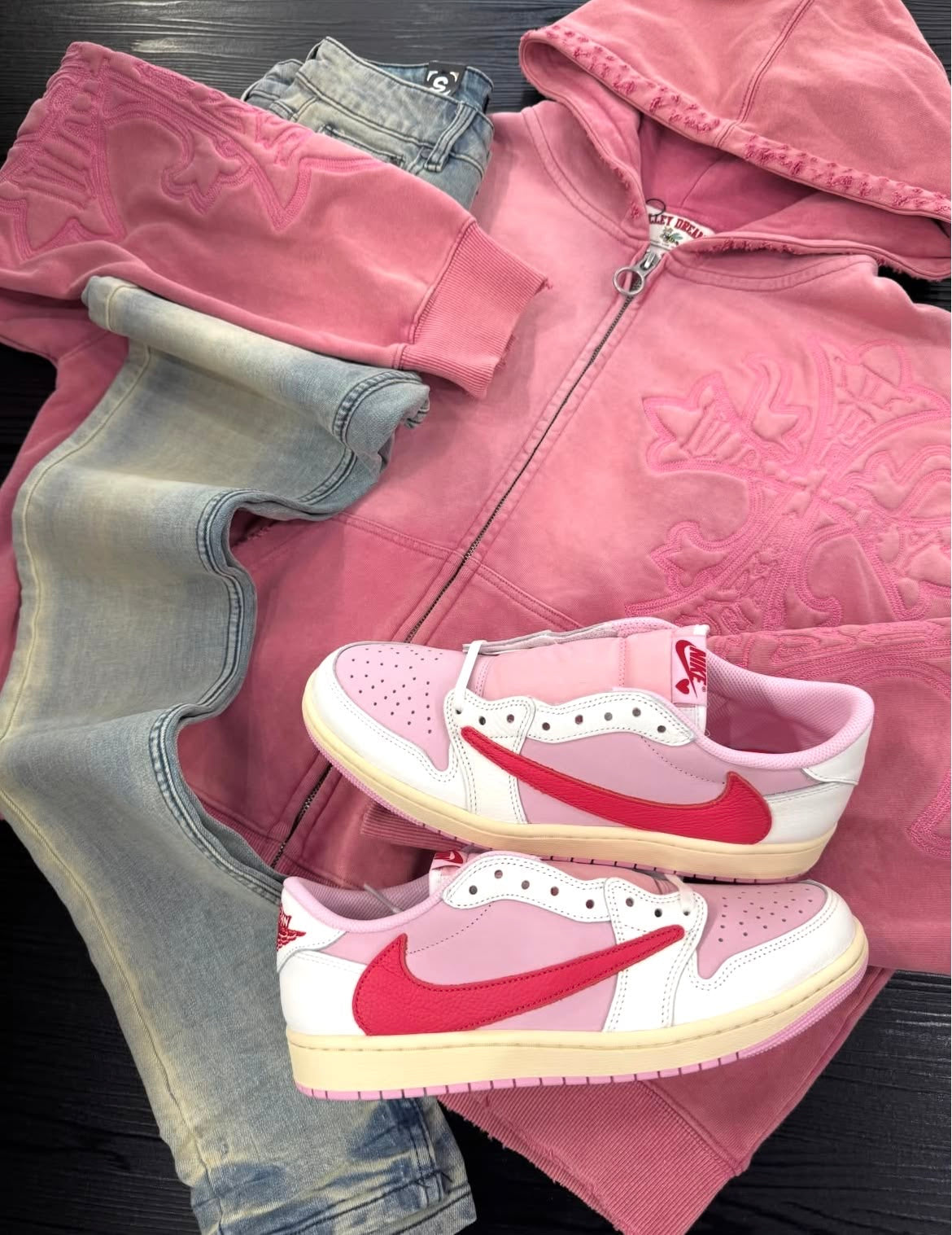 Travis Scott × AJ1 Low "Shy Pink" - Elevate Your Style - OMYGOODS
