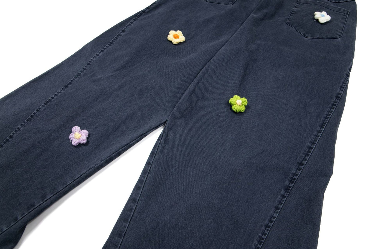 3D floral embroidery | Washed Cargo - OMYGOODS