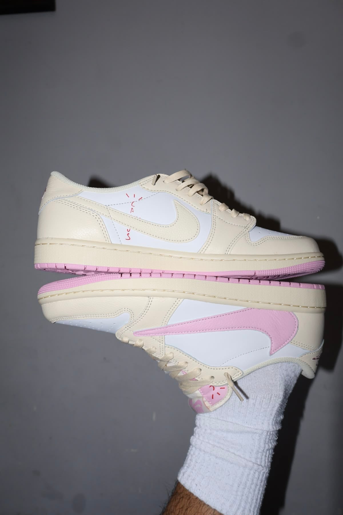Travis Scott x Air Jordan 1 Low Soft Powder Pouring - A Streetwear Revolution - OMYGOODS