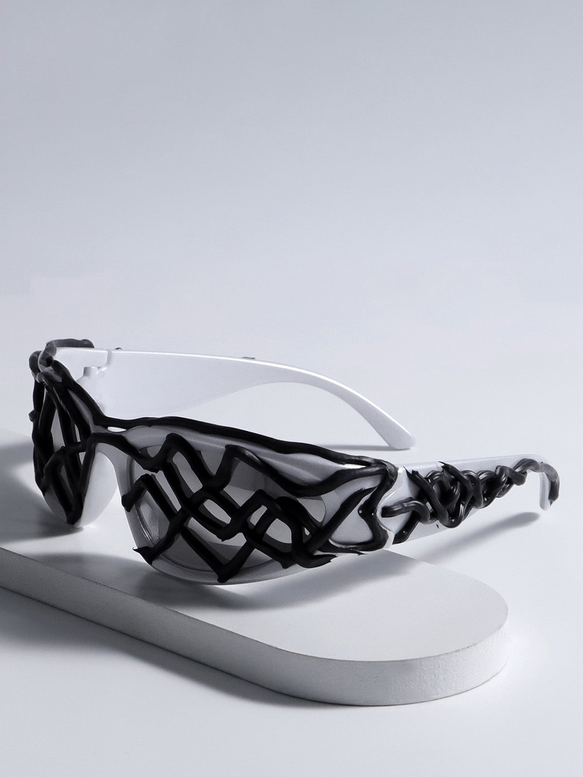 Omygoods Futuristic Wavy Frame Sunglasses