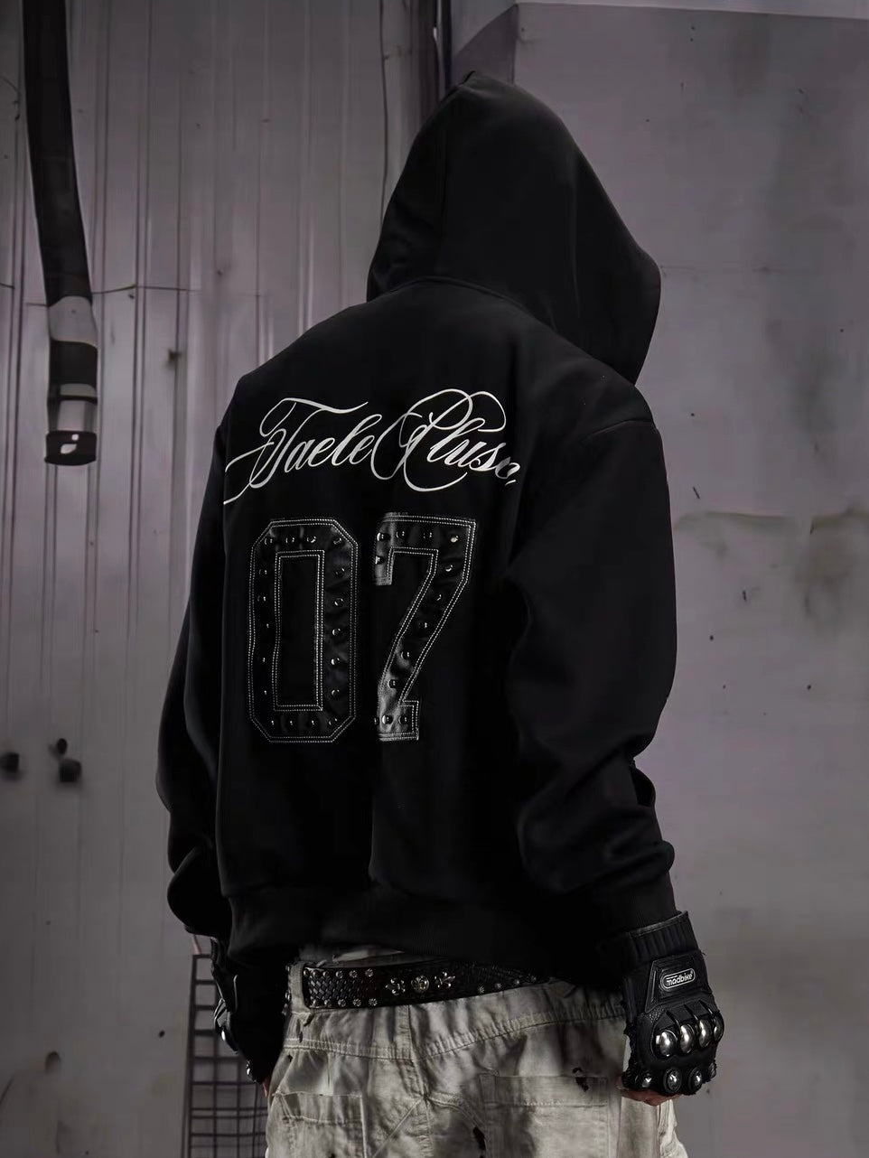 Vintage 07 Graphic Zip-Up Hoodie - OMYGOODS