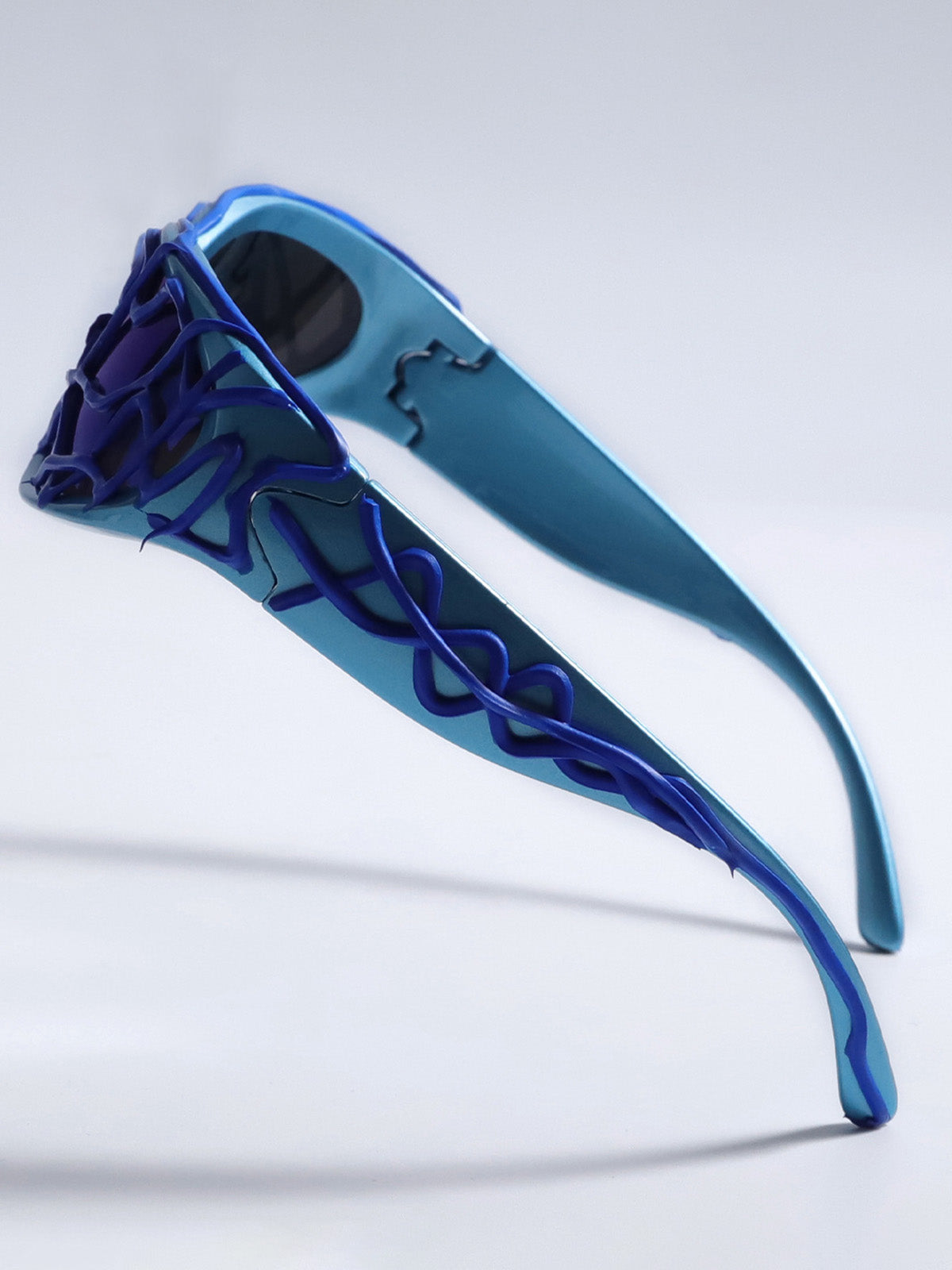 Omygoods Futuristic Wavy Frame Sunglasses
