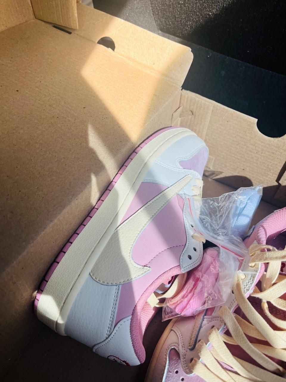 Air Jordan 1 Low White Pink Travis Scott Edition - A Statement in Style