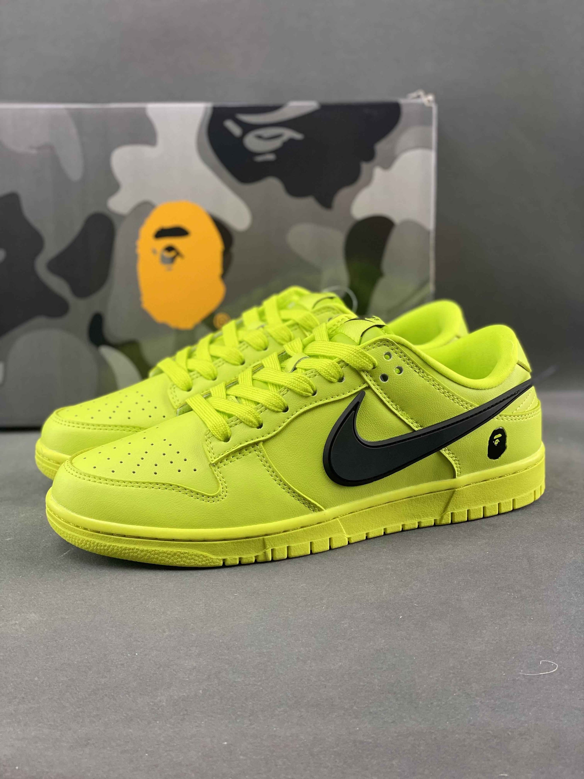 SB Dunk X BAPE XX2025-331 - Limited Edition Sneaker