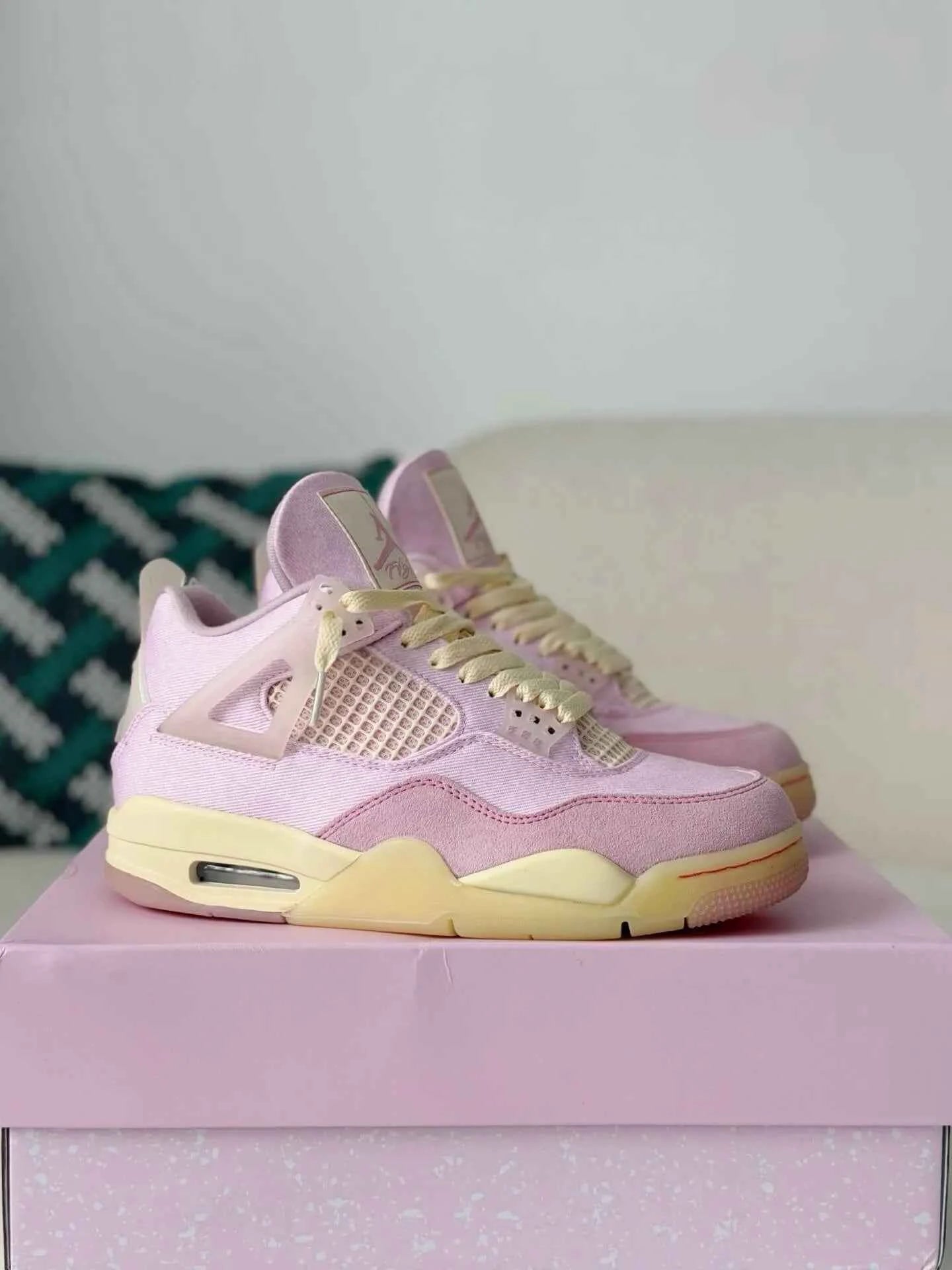 Air Jordan 4 Retro Iced Carmine Sneakers - Style Meets Comfort