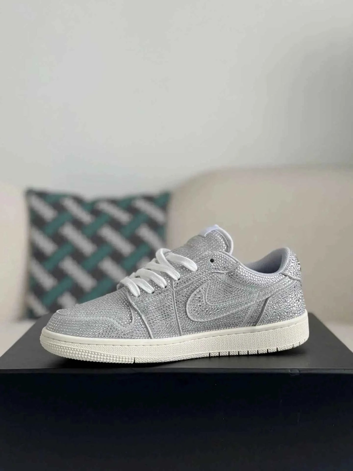 Air Jordan 1 Low “Platinum Sparkle” Silver - Dazzling Style Awaits