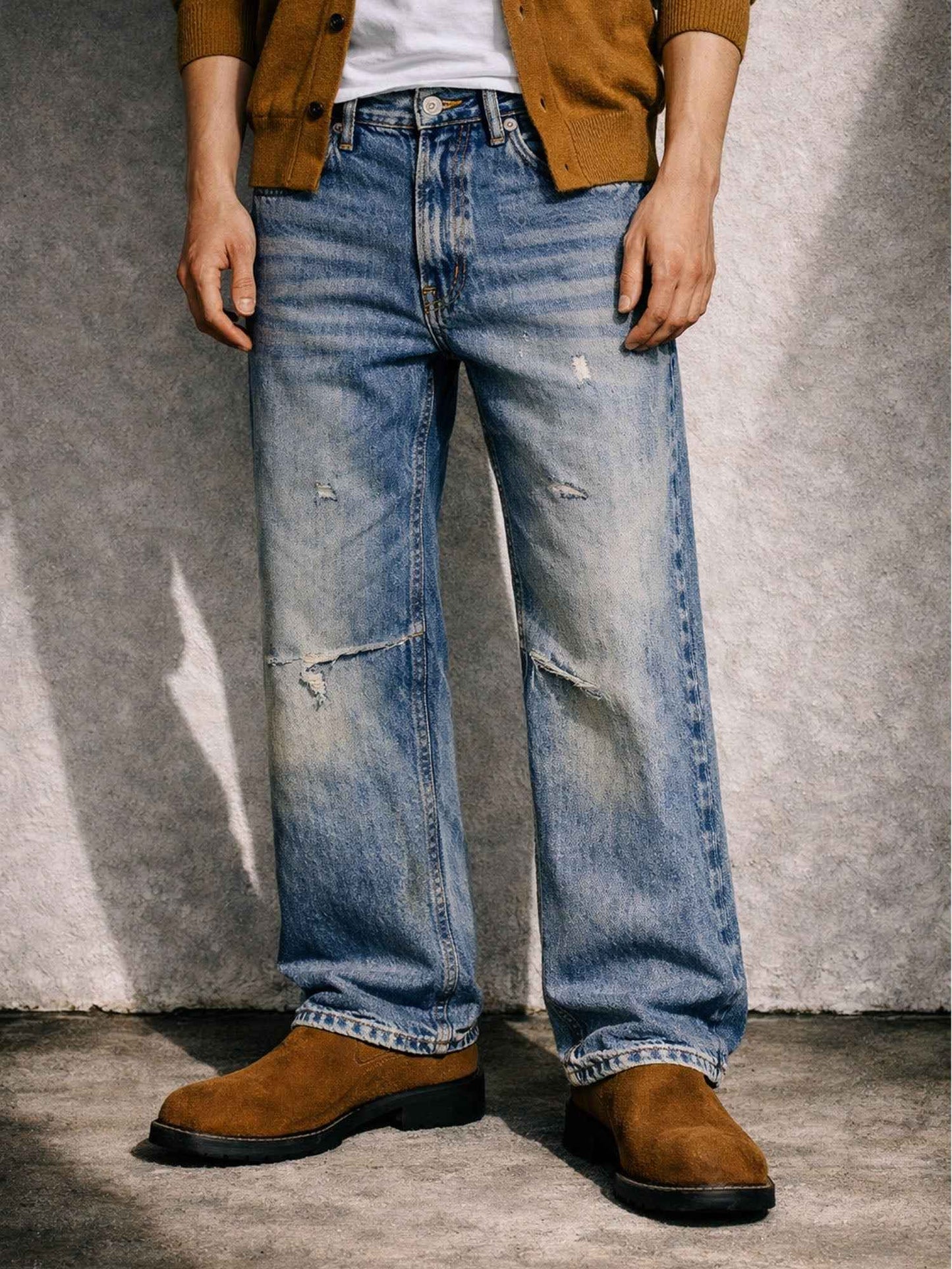 LIGHT WASH DISTRESSED BOOTCUT DENIM