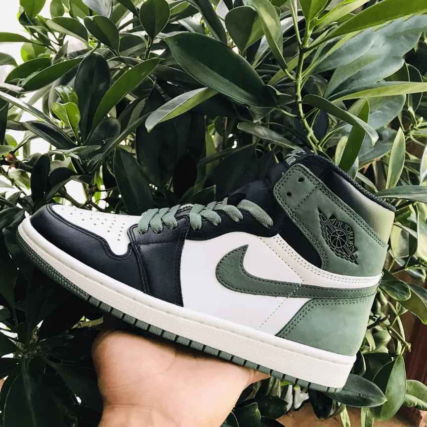 Air Jordan 1 Clay Green Sneakers - Style Meets Performance