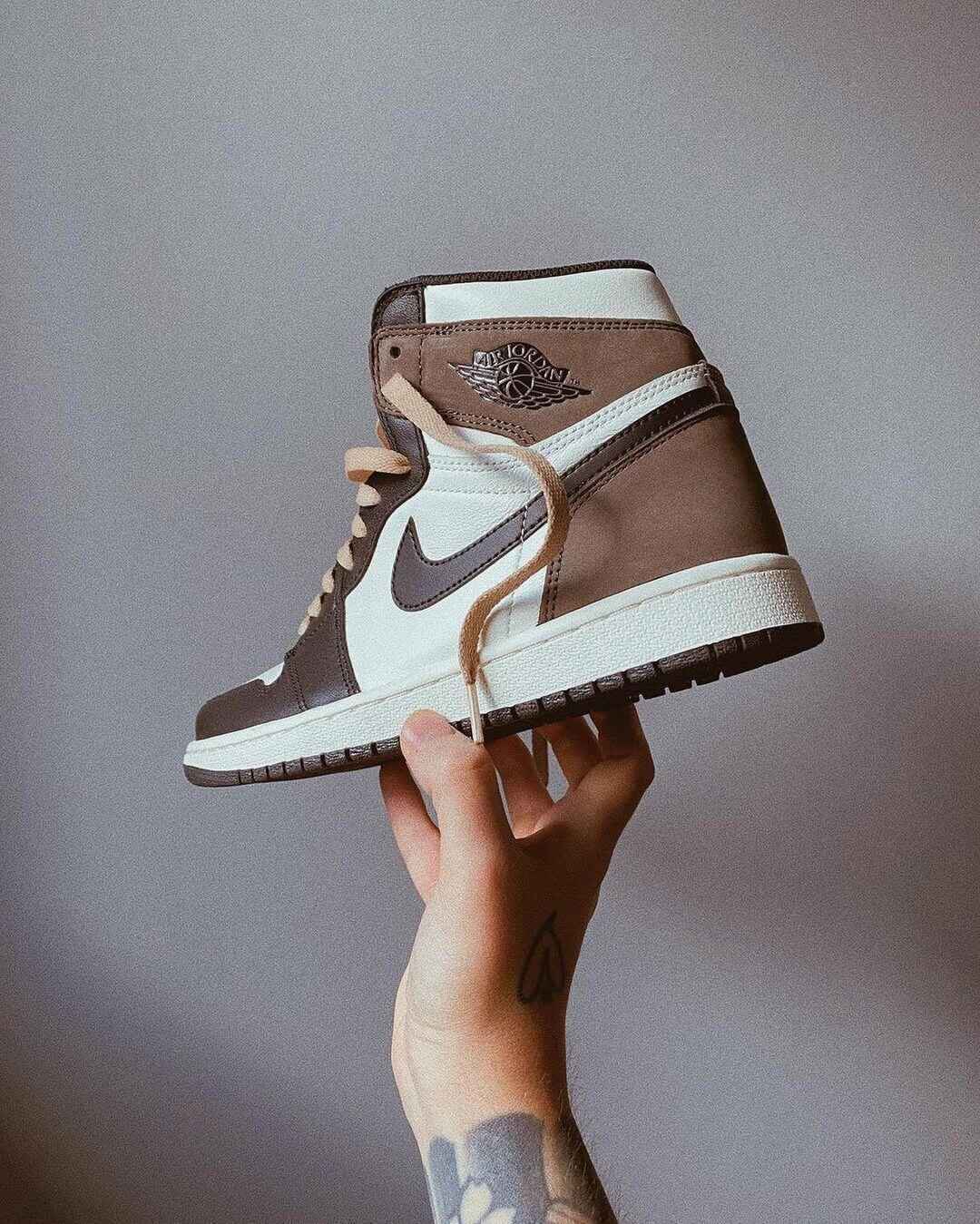 Air Jordan 1 Dark Mocha Sneakers - Style Meets Performance