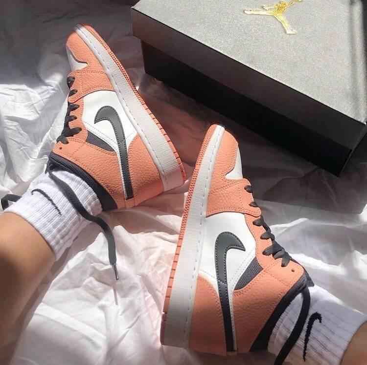 Air Jordan 1 Pink Quartz Sneakers - Elevate Your Style