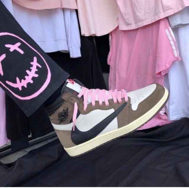 Travis Scott Fragment x Air Jordan 1 High: A Unique Sneaker Experience