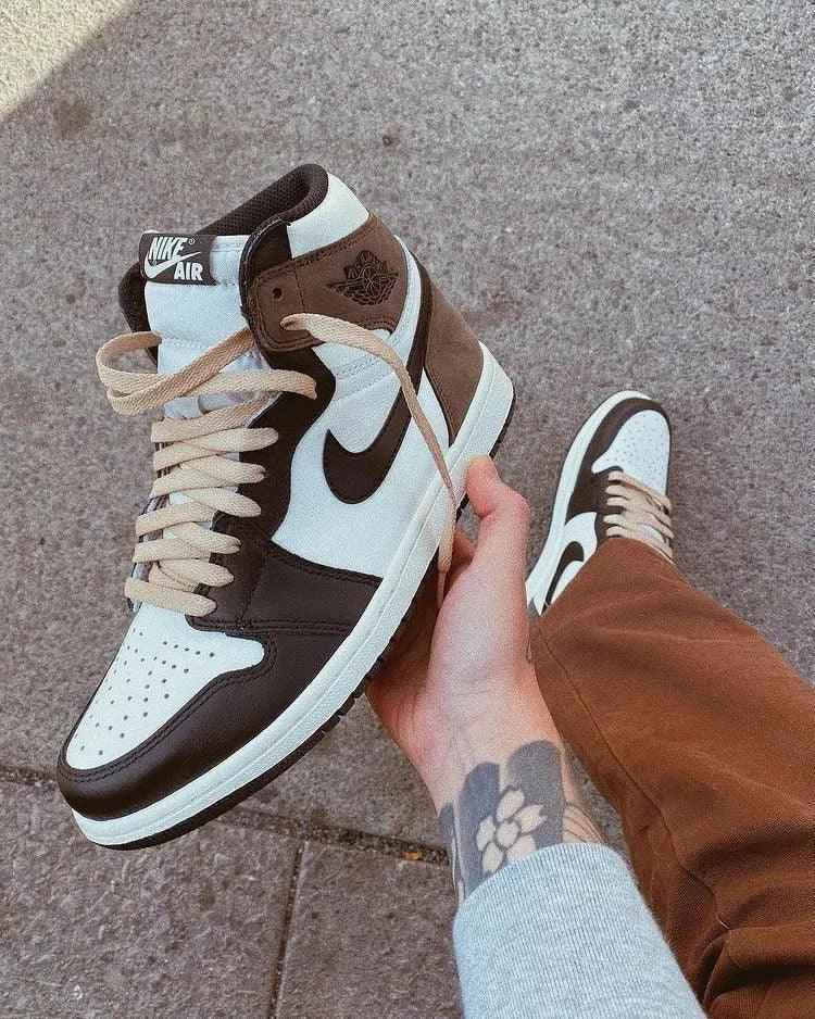 Air Jordan 1 Retro High Dark Mocha - Timeless Style Meets Luxury Comfort