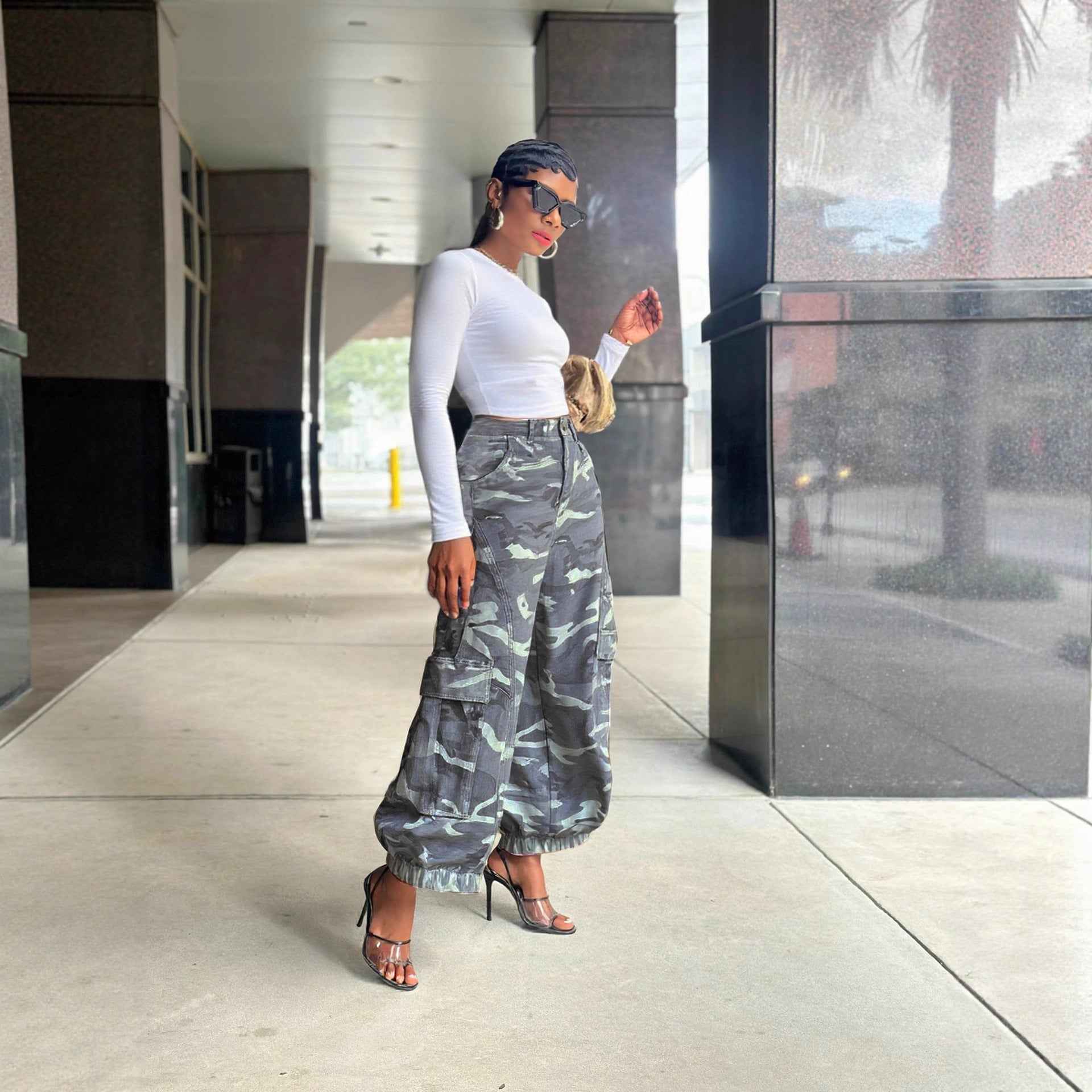 Camouflage Knife-Style Wide-Leg Cargo Jeans