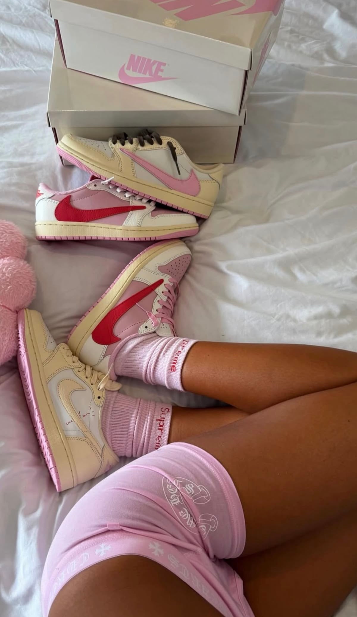 Travis Scott × AJ1 Low "Shy Pink" - Elevate Your Style - OMYGOODS