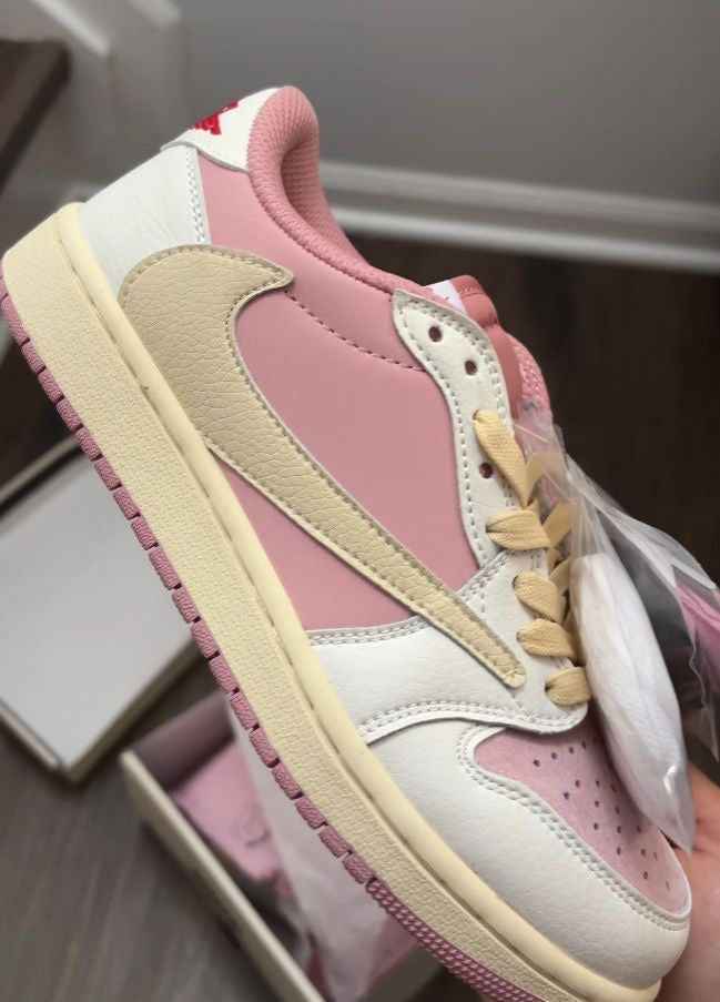Air Jordan 1 Low White Pink Travis Scott Edition - A Statement in Style
