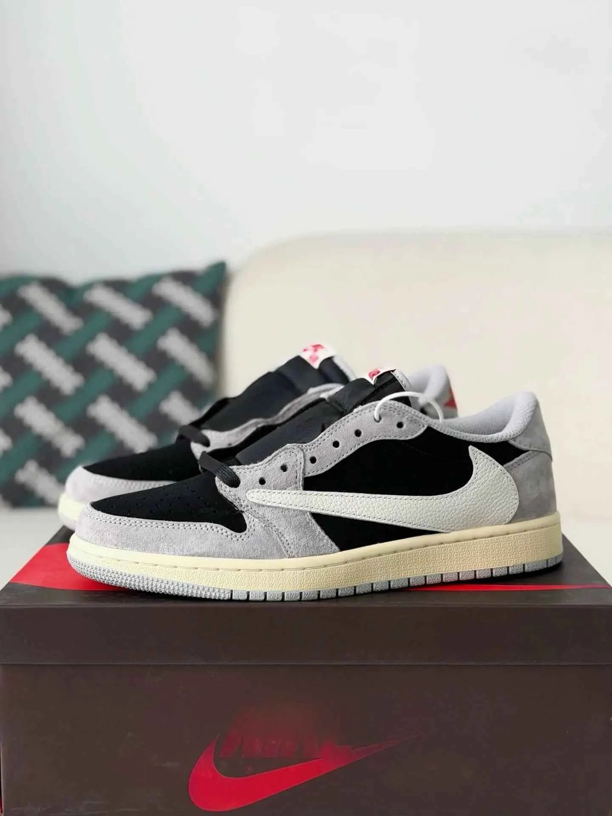 Travis Scott x Air Jordan 1 Low: Black Grey Reverse Swoosh