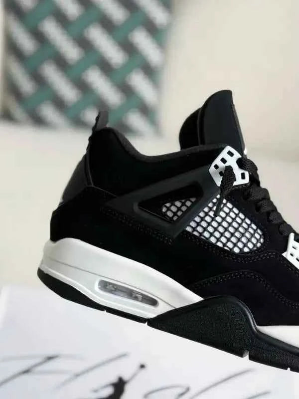 Air Jordan 4 Retro – Black and White “Oreo”