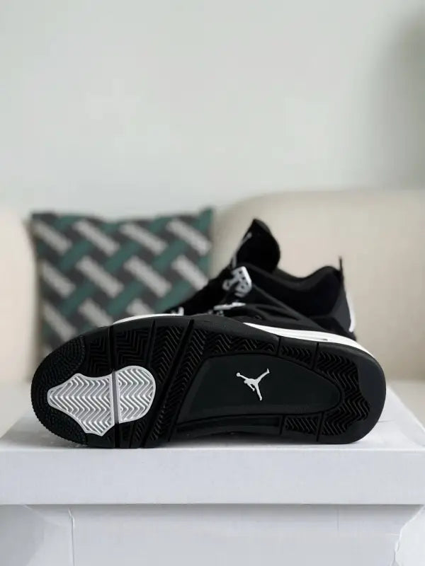 Air Jordan 4 Retro – Black and White “Oreo” - OMYGOODS