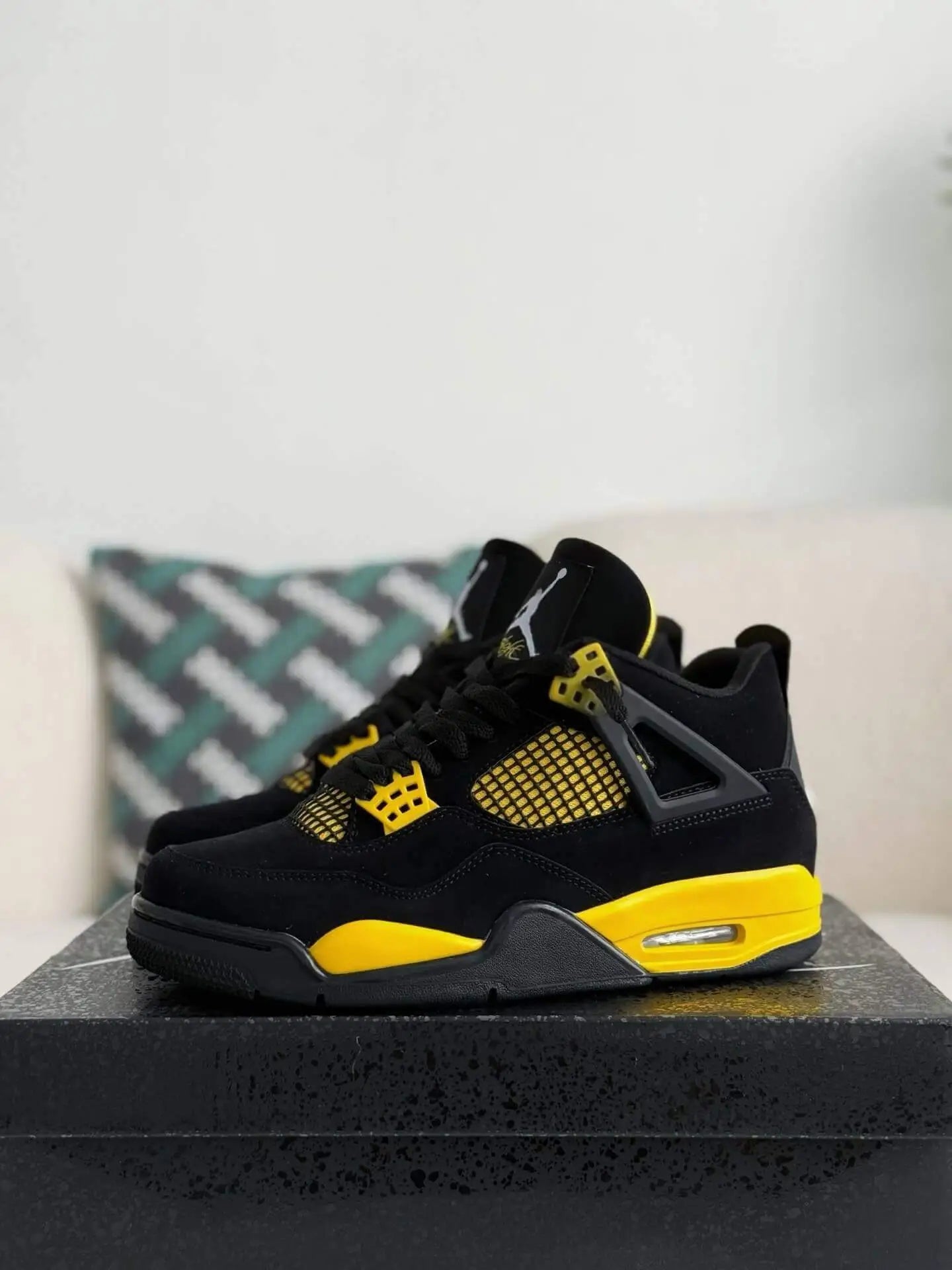 Air Jordan 4 Retro Thunder -black & Yellow - OMYGOODS