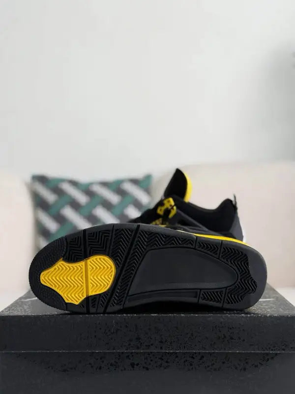Air Jordan 4 Retro Thunder -black & Yellow - OMYGOODS