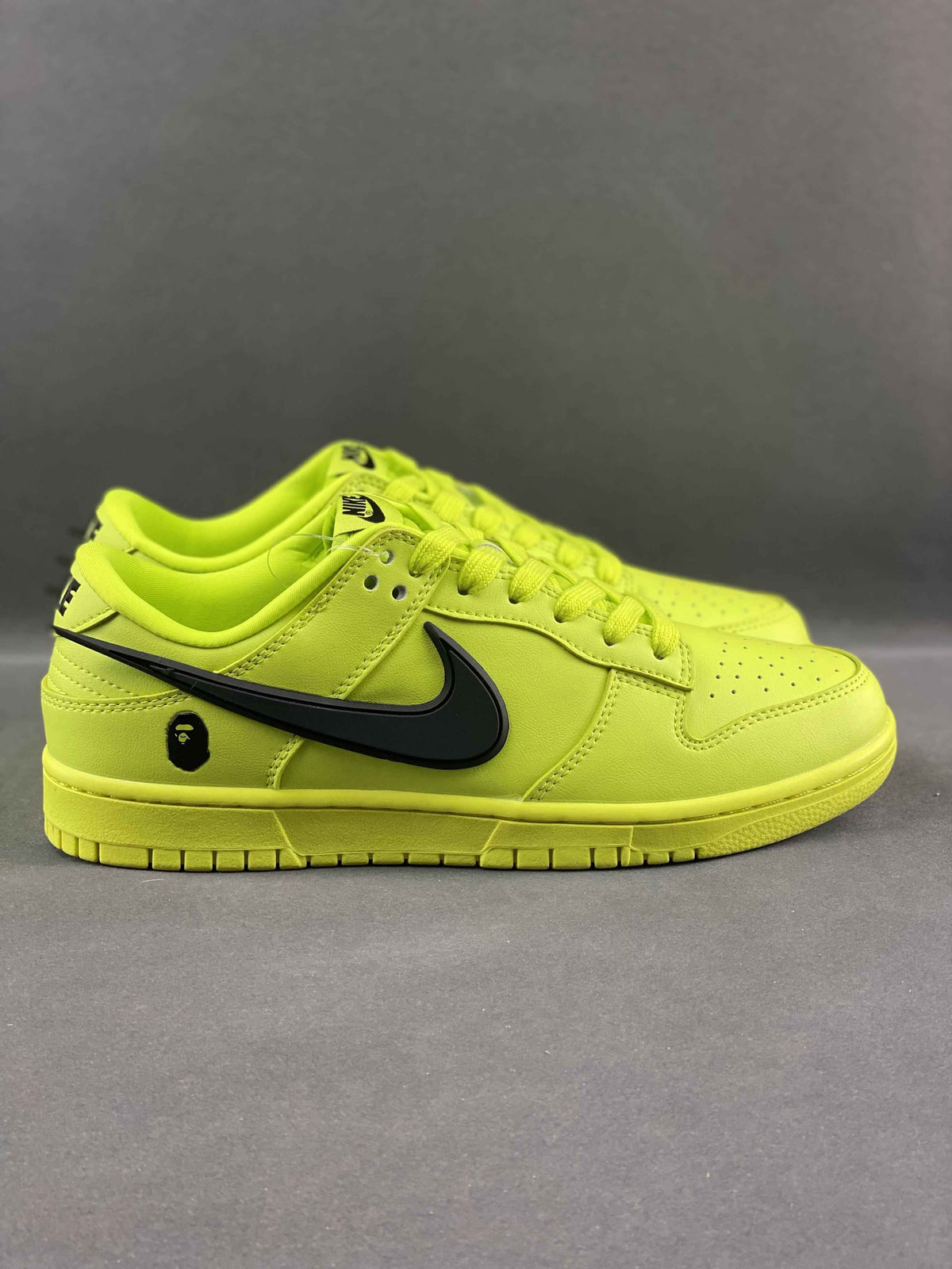 SB Dunk X BAPE XX2025-331 - Limited Edition Sneaker