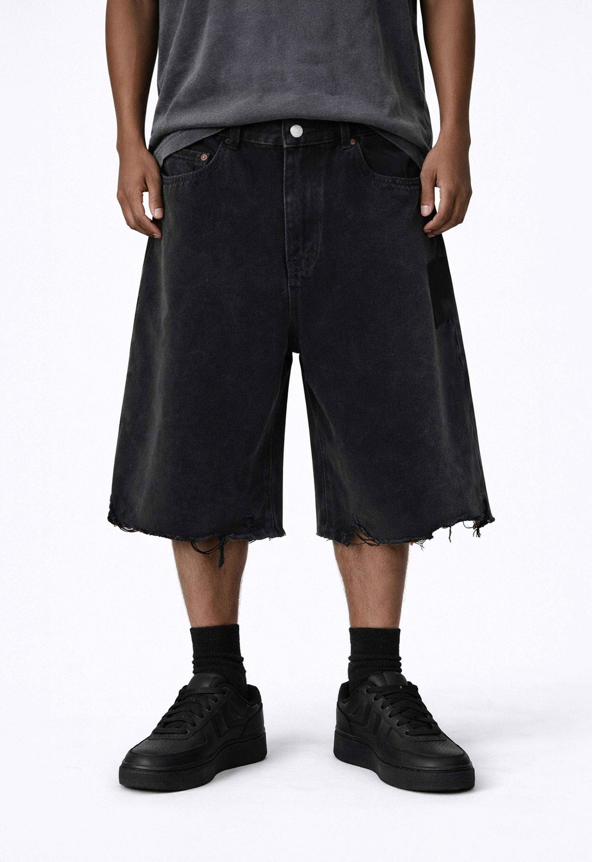 NOIR CUTOFF DENIM SHORTS