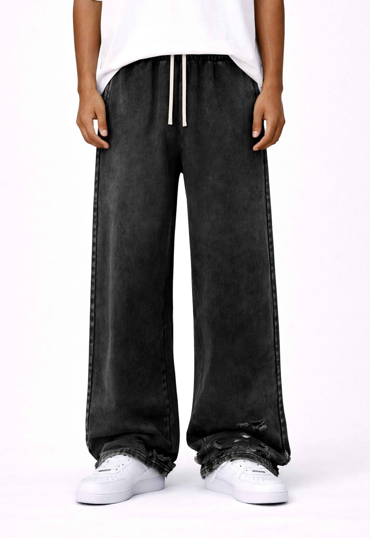 NOIR DISTRESSED SWEATPANTS