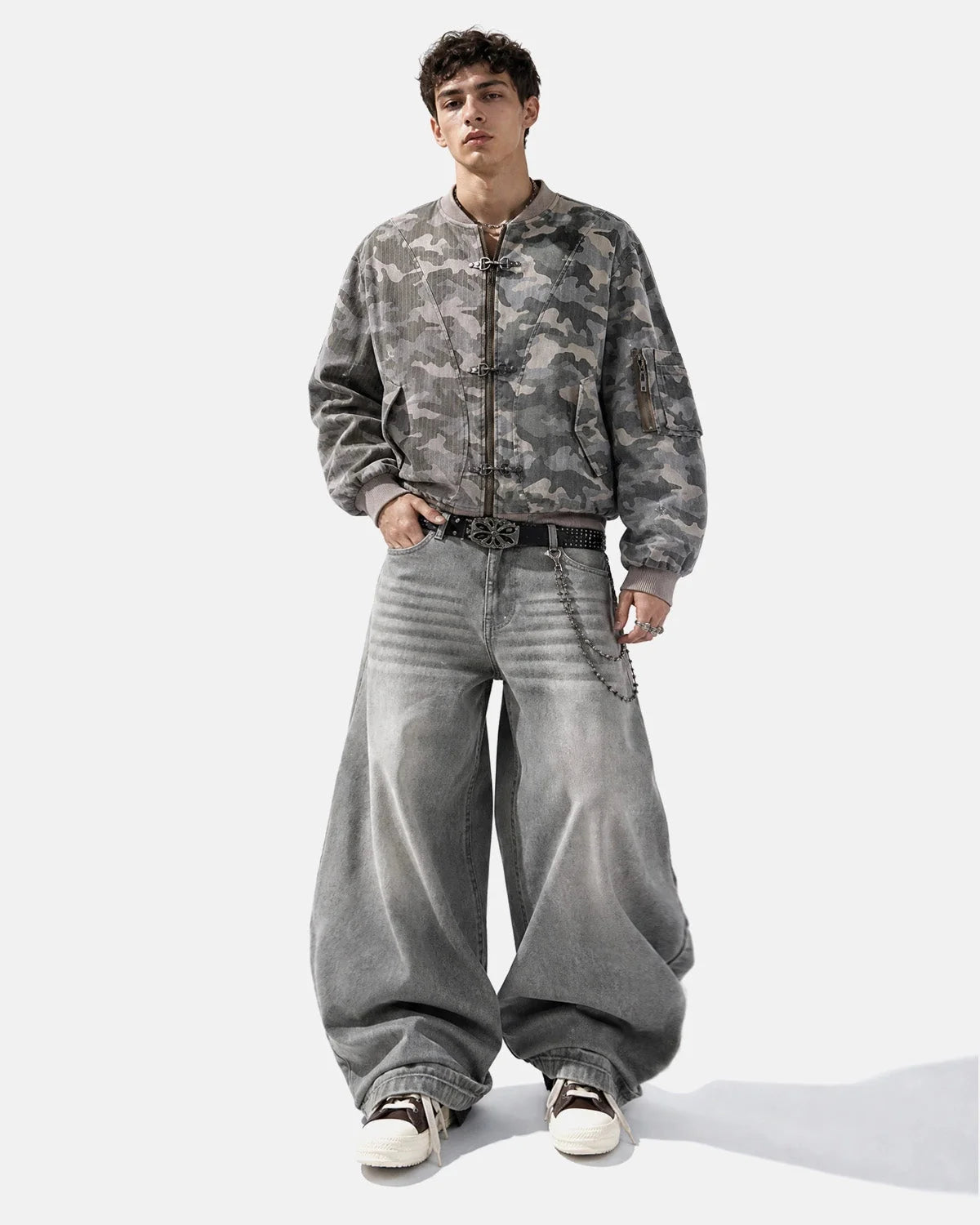 Omygoods Camo Metal Clasp Bomber Jacket