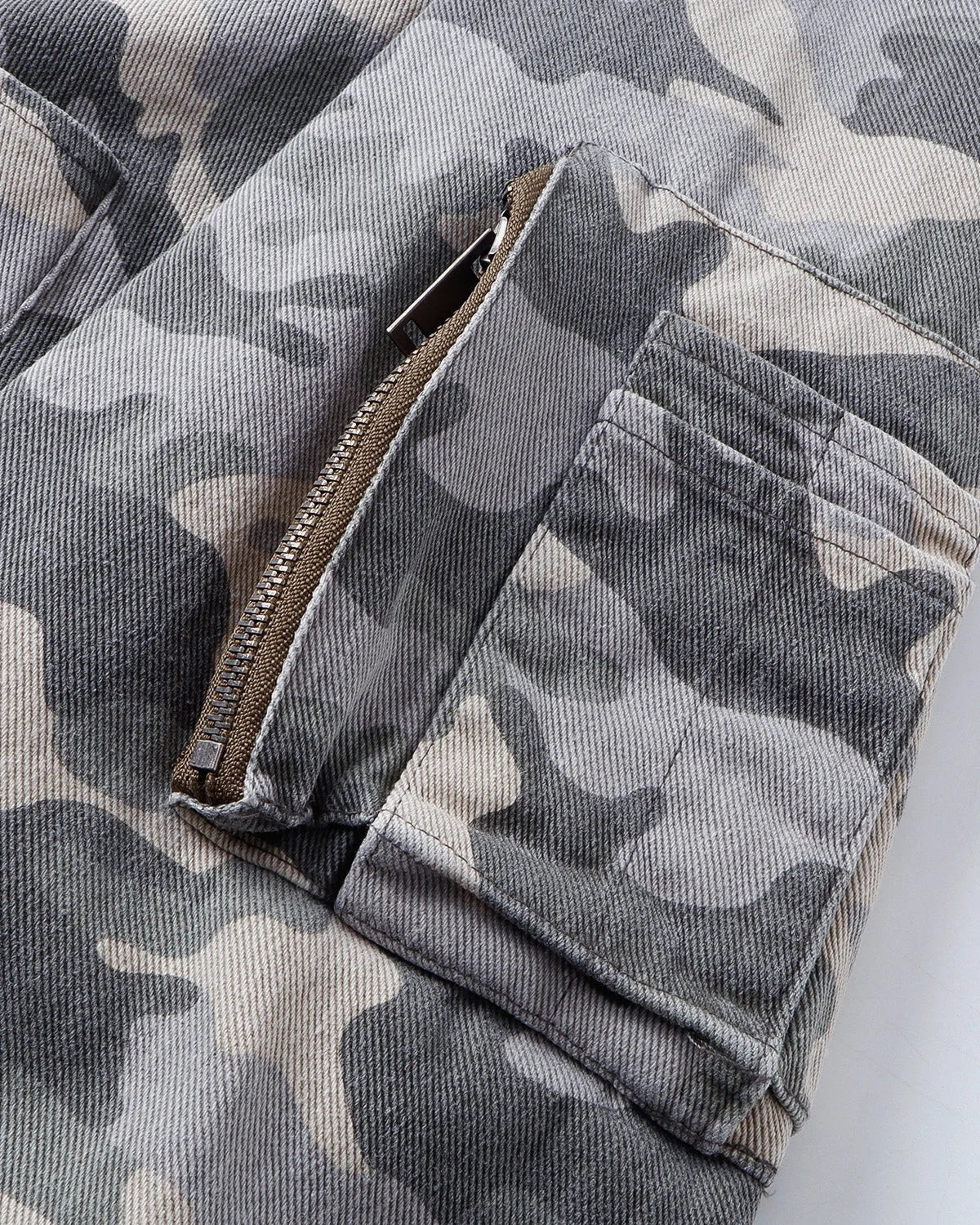Omygoods Camo Metal Clasp Bomber Jacket