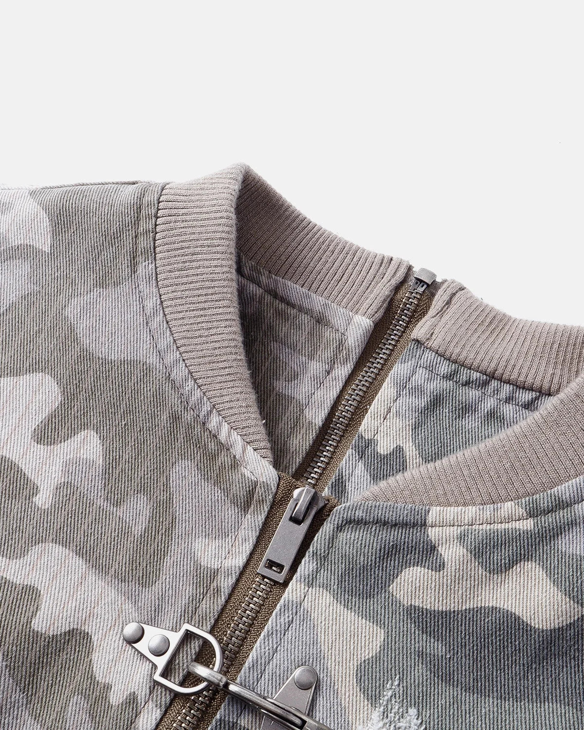Omygoods Camo Metal Clasp Bomber Jacket