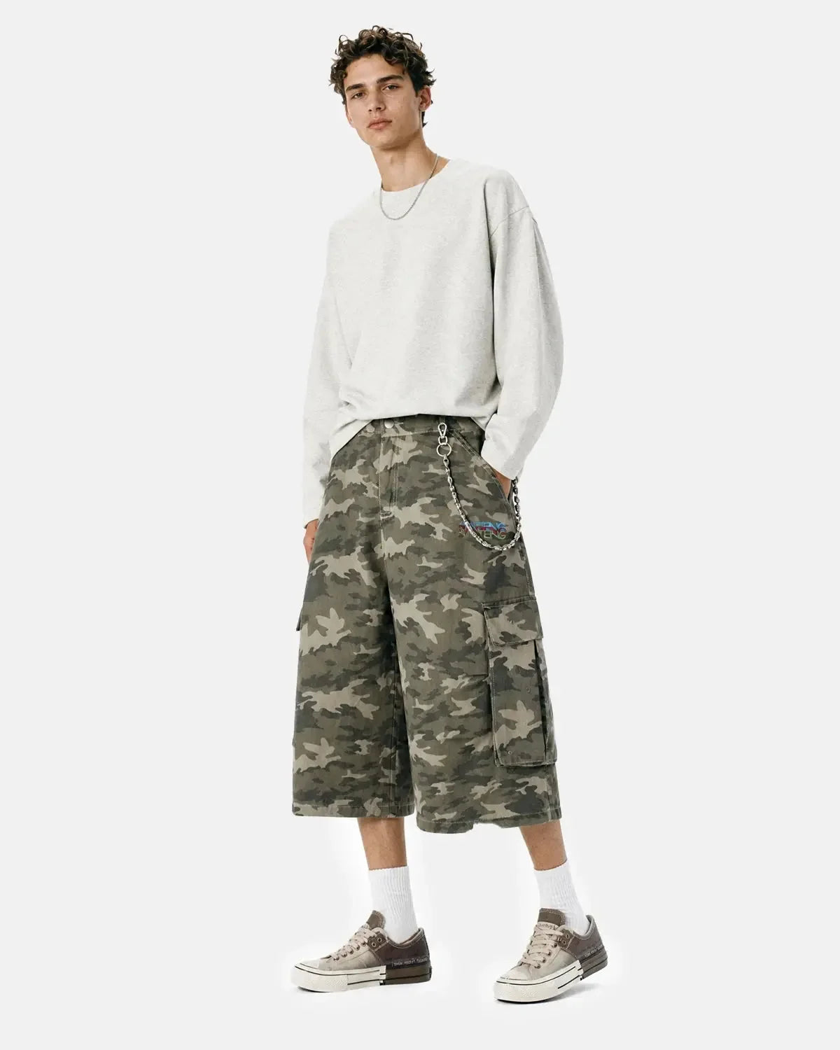 Omygoods Embroidered Camo Cargo Longline Shorts