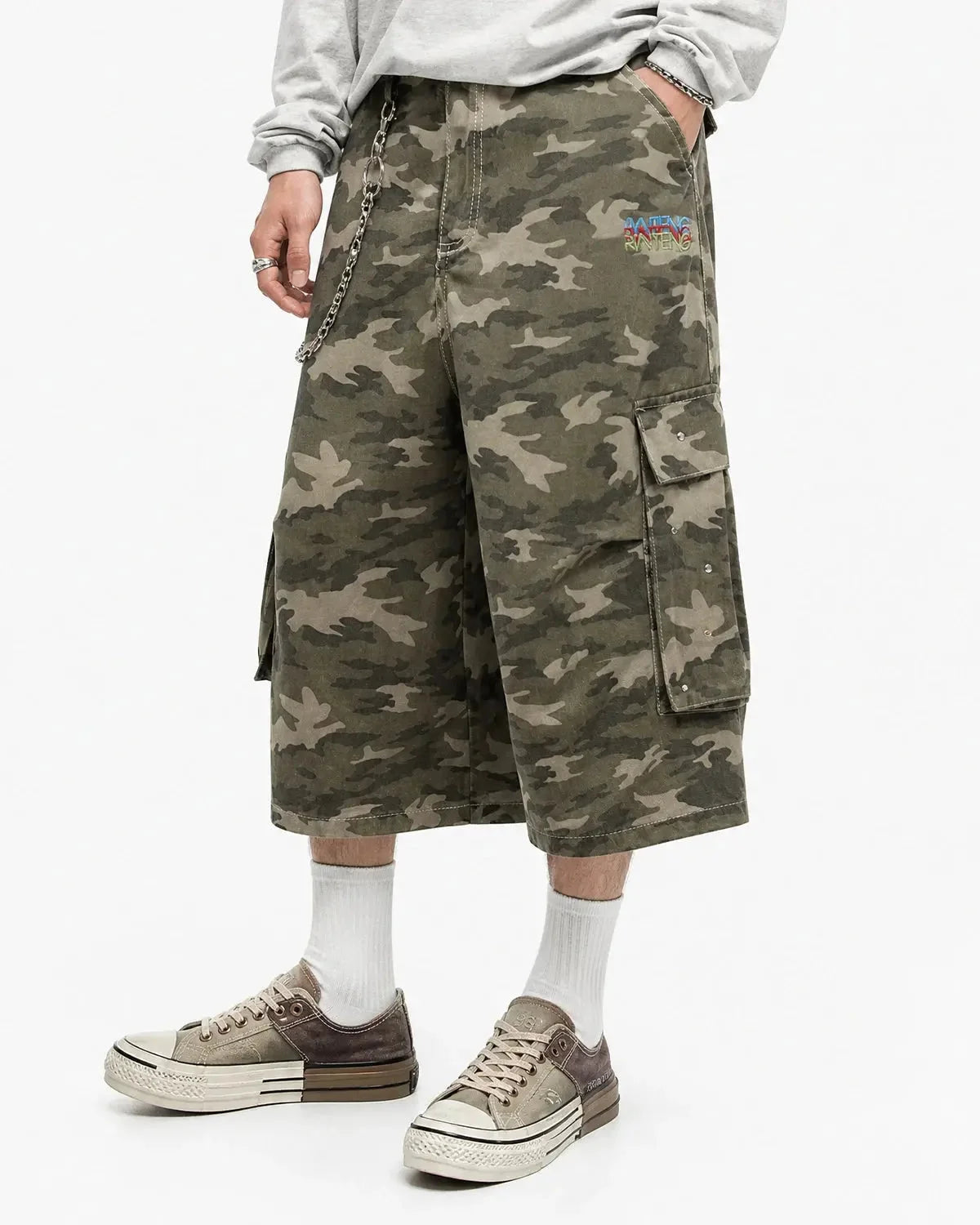 Omygoods Embroidered Camo Cargo Longline Shorts