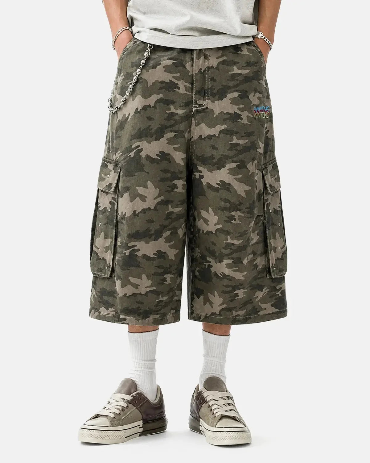 Omygoods Embroidered Camo Cargo Longline Shorts