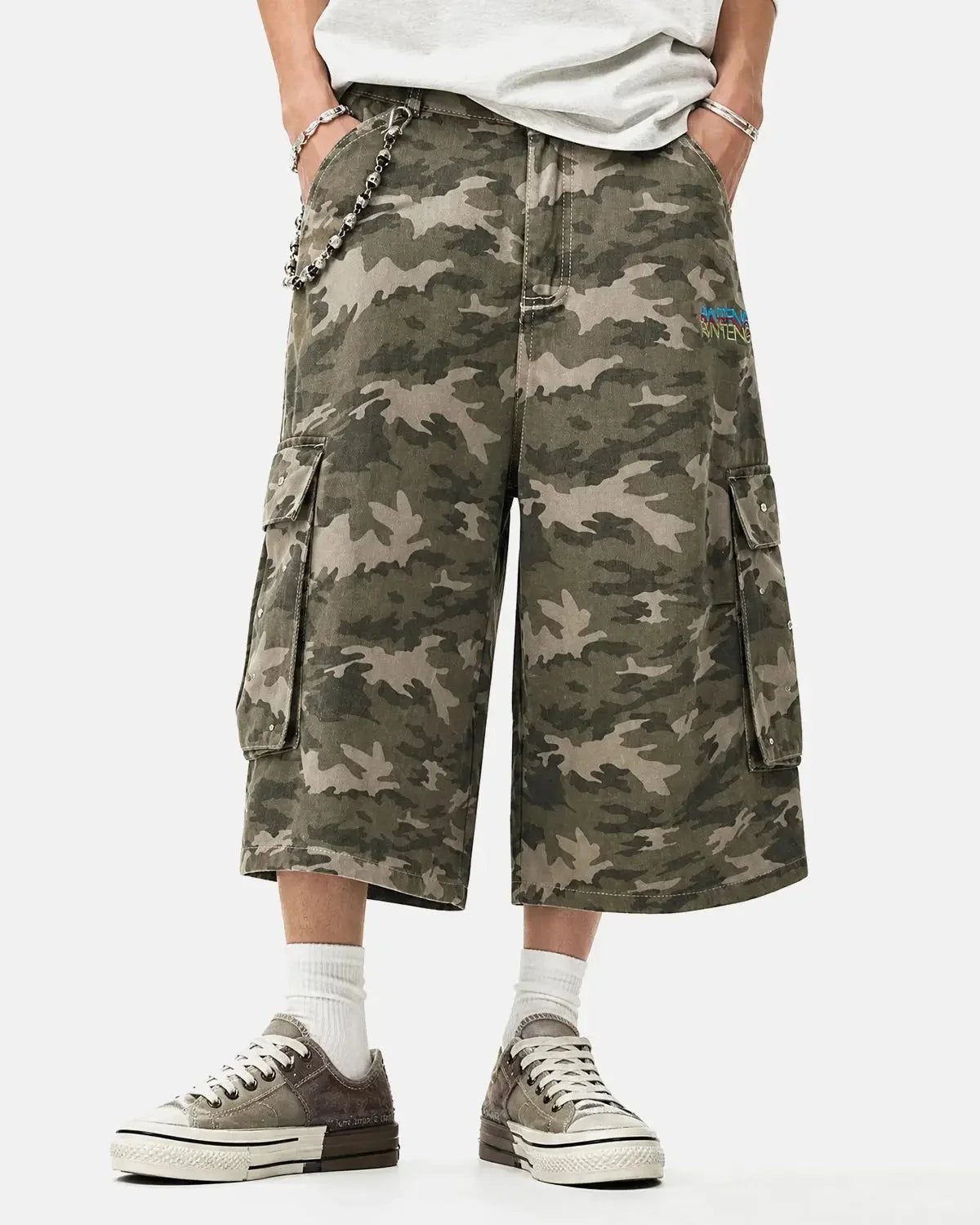 Omygoods Embroidered Camo Cargo Longline Shorts