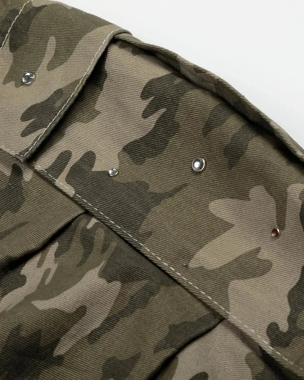 Omygoods Embroidered Camo Cargo Longline Shorts