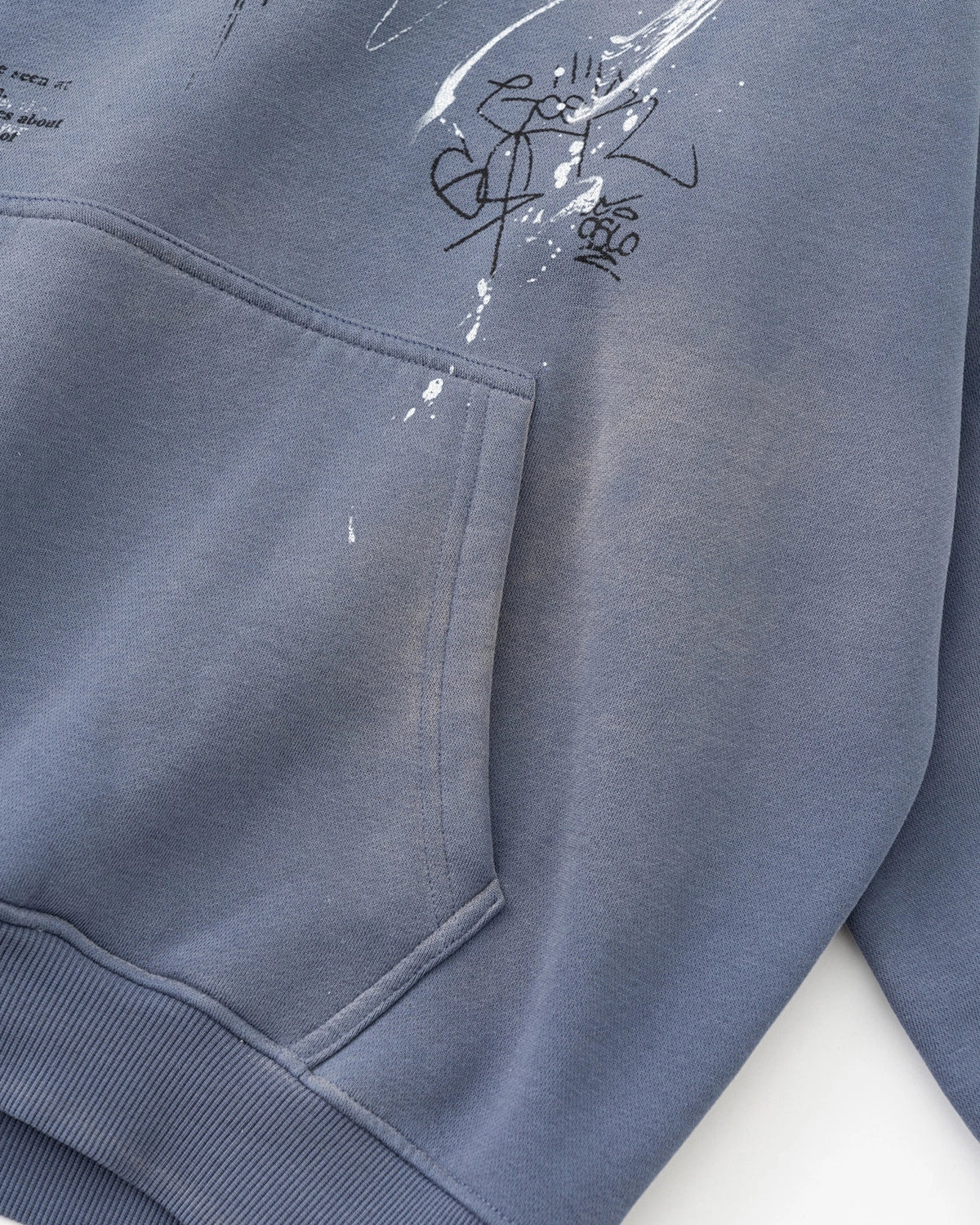 Omygoods Graffiti Print Acid Washed Fleece Hoodie